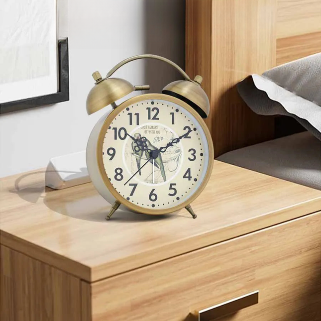 Vintage wekker op batterijen bronskleurig