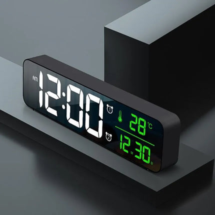 Digitale wekker met datum en temperatuur