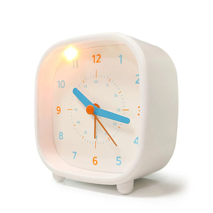 Moderne analoge kinderwekker met cijfers