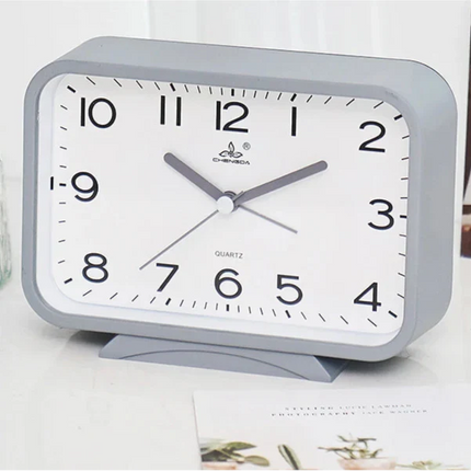 Rechthoekige analoge wekker met stil uurwerk