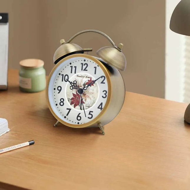 Vintage wekker op batterijen bronskleurig