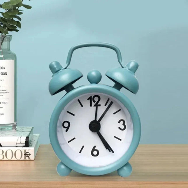 Mini analoge wekker voor nachtkastje