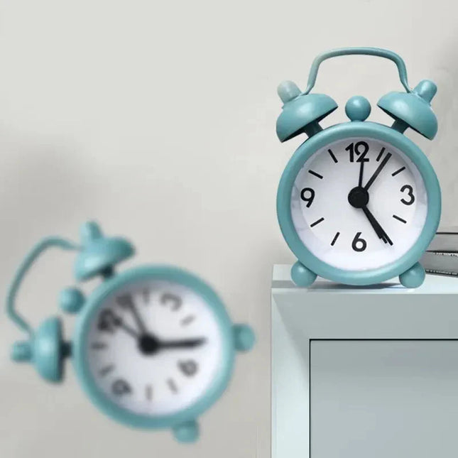 Mini analoge wekker voor nachtkastje