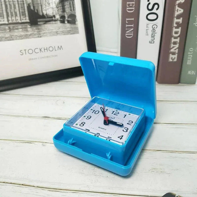Kleine retro reiswekker met alarm