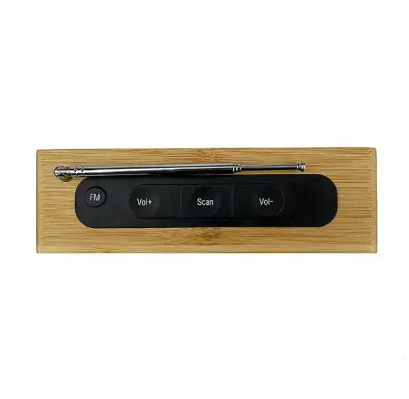 Houten wekkerradio met digitaal display