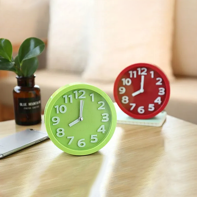 Eenvoudige ronde wekker op batterijen