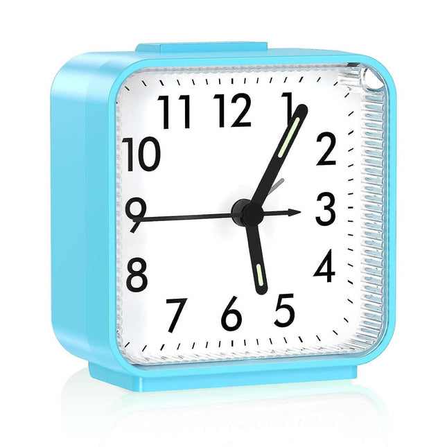 Analoge wekker met lichtgevende wijzers