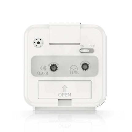 Analoge wekker met lichtgevende wijzers