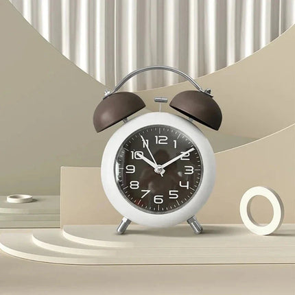 Klassieke analoge wekker op batterijen