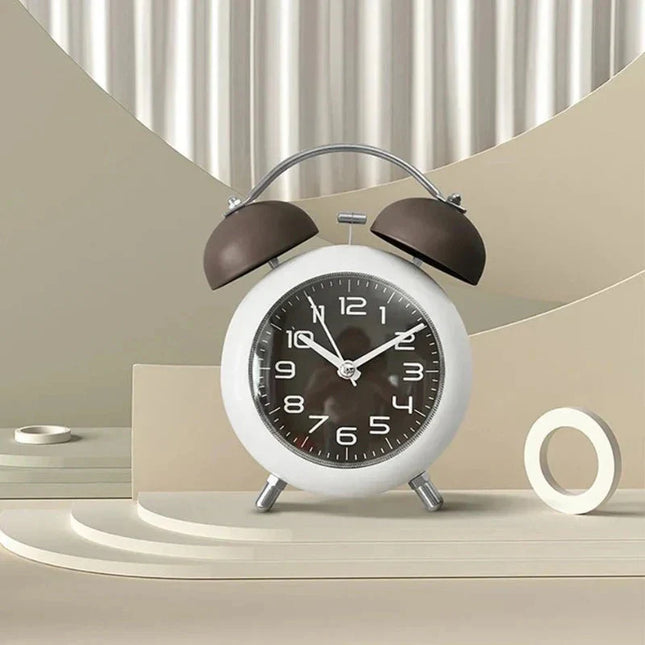 Klassieke analoge wekker op batterijen