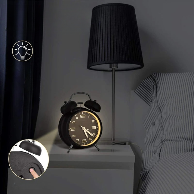 Analoge wekker met dubbele bel