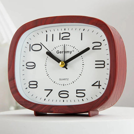 Analoge wekker met grote duidelijke cijfers