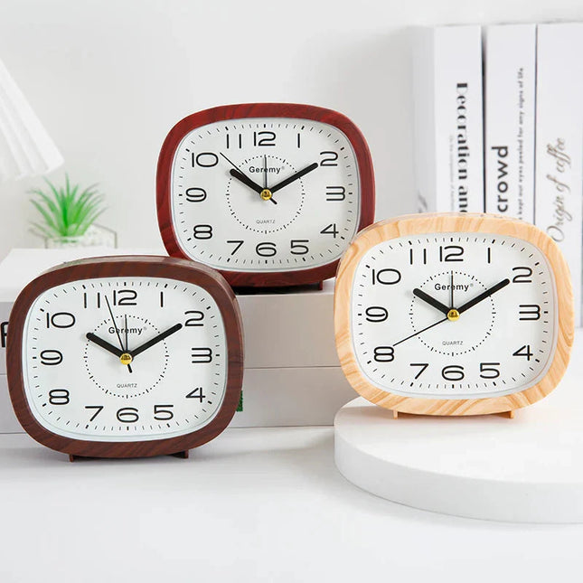 Analoge wekker met grote duidelijke cijfers