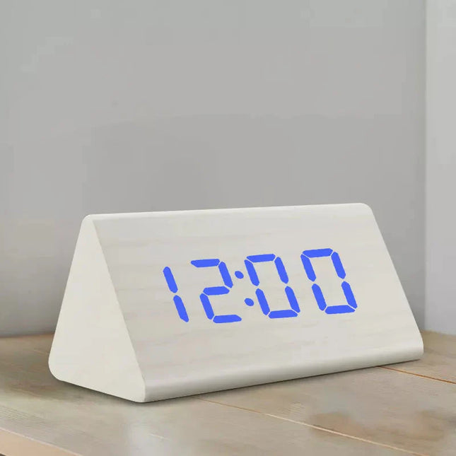 Witte houten digitale wekker driehoek