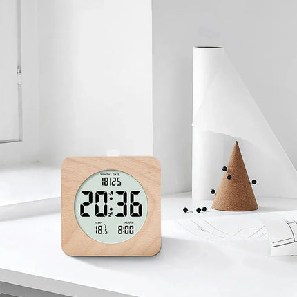 Digitale wekker in moderne houtlook
