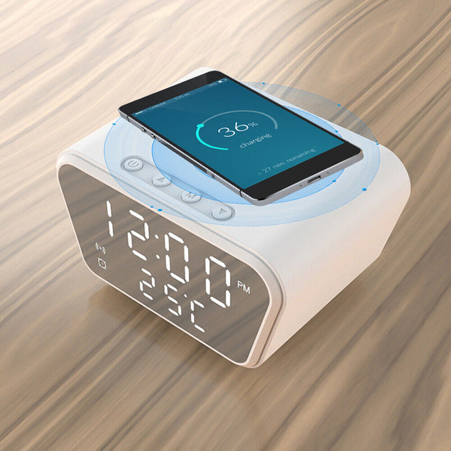 Witte wekker met inductie oplaadstation