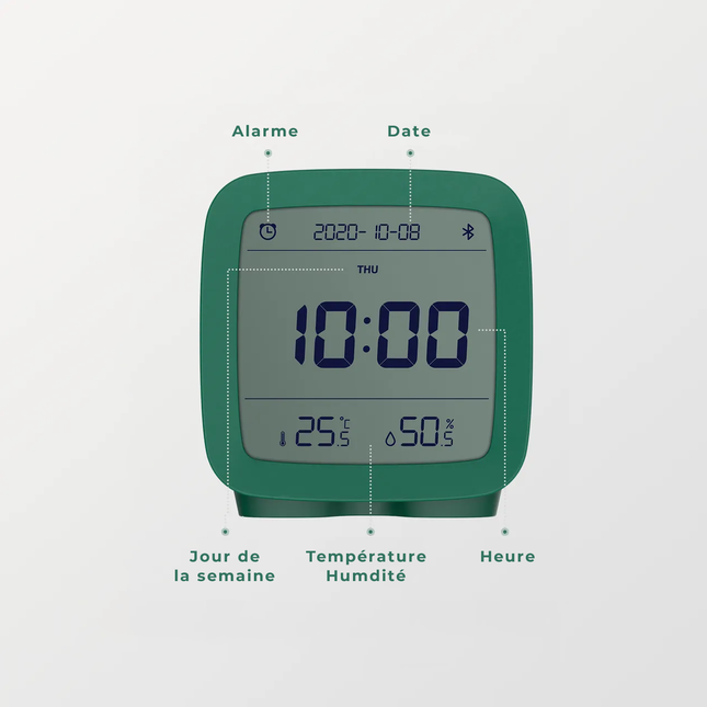 Groene digitale reiswekker op batterijen