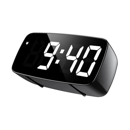 Digitale wekker werkend op batterijen