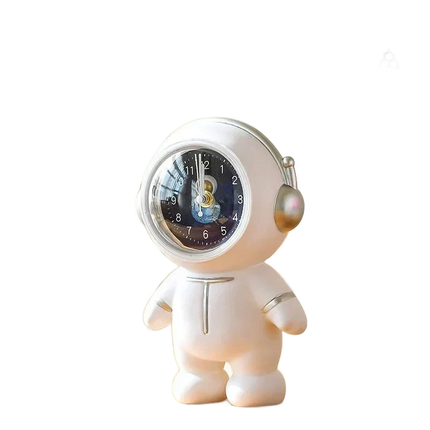 Analoge kinderwekker in astronaut vorm