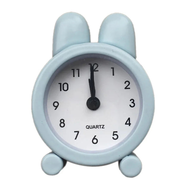 Kleine zwarte wekker met konijnenoren