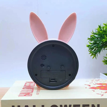 Analoge kinderwekker met lief konijntje