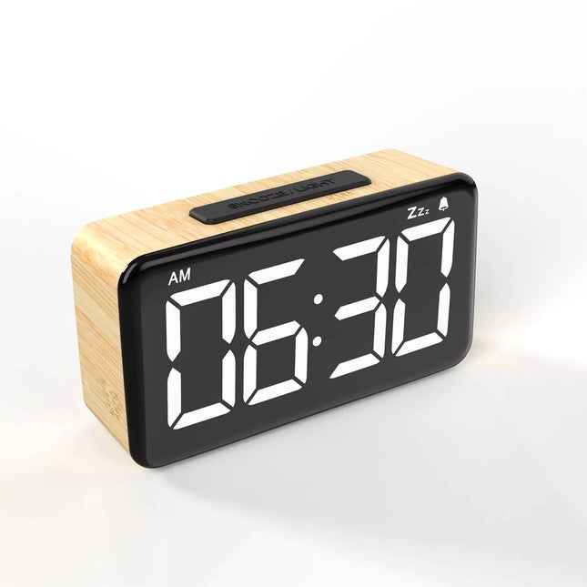 Houten digitale wekker met grote cijfers