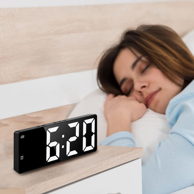 Lichtgevende digitale wekker op batterijen
