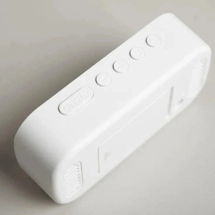 Spiegel wekker met grote lichtgevende cijfers