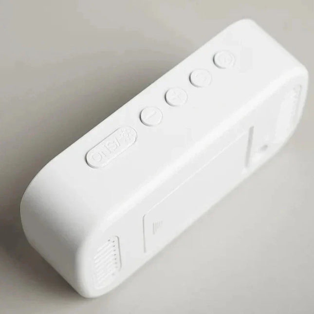 Spiegel wekker met grote lichtgevende cijfers