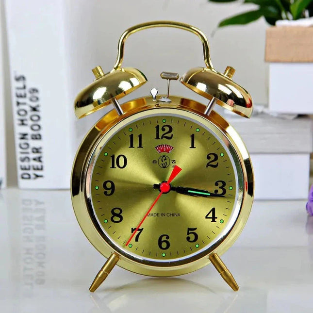 Vintage gouden wekker met bellen