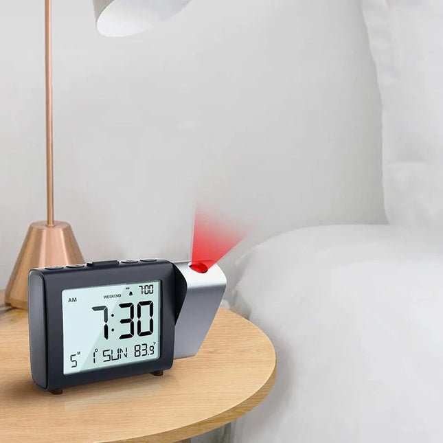 Projectiewekker op batterijen voor reizen