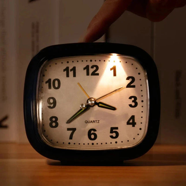 Eenvoudige analoge wekker voor slaapkamer