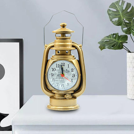 Vintage wekker in lantaarn vorm