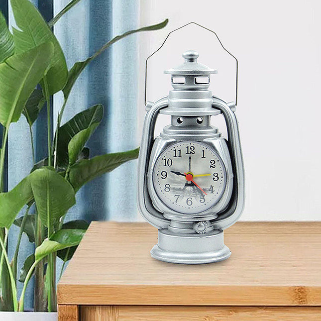 Vintage wekker in lantaarn vorm